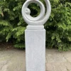 Family - Mor - Far - Barn Skulptur i grå Terrazzo med sokkel - 120cm