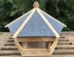 Fuglefoderhus i egetræ - Tagpap eller Bliktag