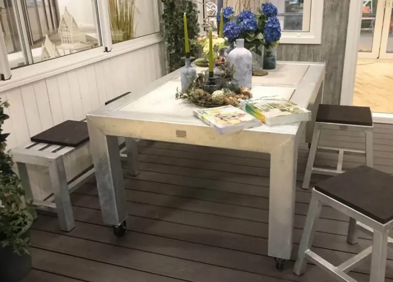 Galvaniseret havebord / spisebord med betonfliser og hjul