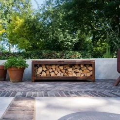 Havebænk i corten stål med brændeskjul og Hardwood sæde - 120cm + 200cm
