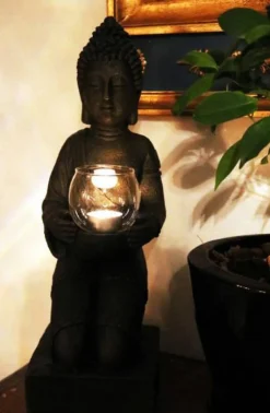 Knælende Buddha med lysglas