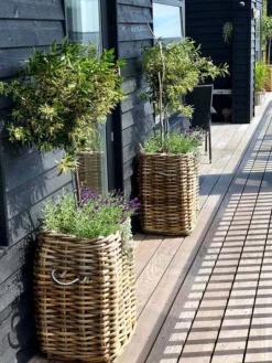 Store firkantede flettede rattan kurve / krukker - M/U Hjul