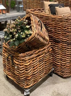 Store firkantede flettede rattan kurve / krukker - M/U Hjul