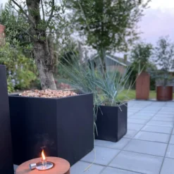 Store Sorte + Grå krukker - Firkantede plantekummer - Udendørs