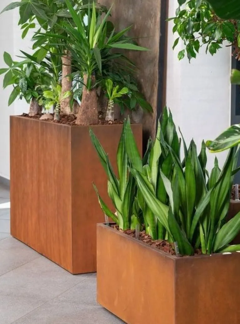 Stor plantekumme i rust med planteindsatse - L.114xH.82cm
